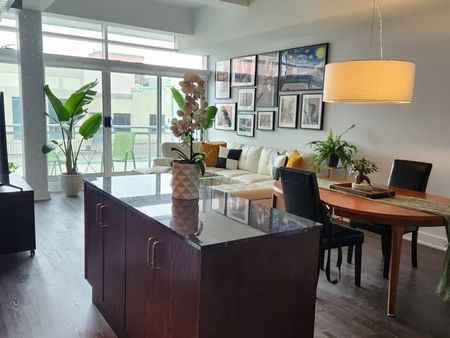 Two bedroom condo with Parking Toronto - Photo 5