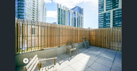 Stunning Apartment With Court Yard Balcony @ 888 Collins - Photo 5