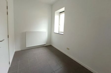 GELIJKVLOERS APPARTEMENT MET 4 SLAAPKAMERS - Photo 4