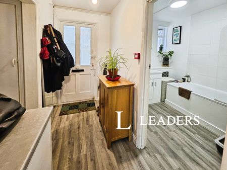 studio to rent 34 Denmark Villas,, Lower ground floor, Hove, BN3 - Photo 3