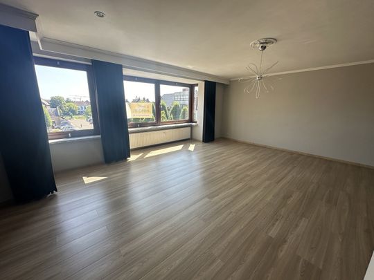 Gezellig en ruim appartement met zicht op de markt - Foto 1