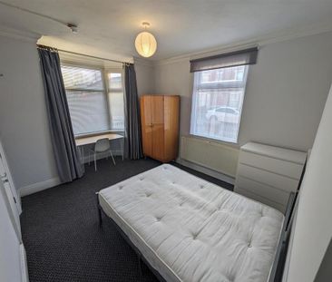 5 bedroom private hall to rent - Photo 3