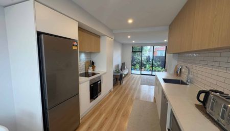 Larger 2 bedroom, 2 bathroom Townhouse - Photo 3