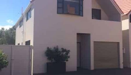 Sunny Karori City-End Townhouse - Photo 3