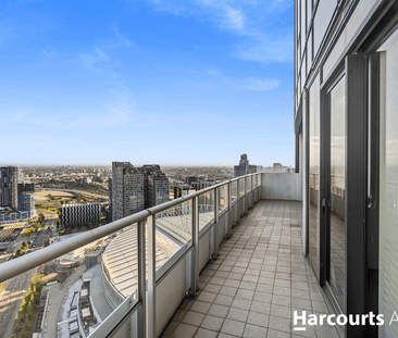 Sky-High Style with Stunning Views in the Heart of Docklands - Photo 2 | Rentumo