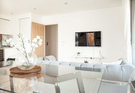 Chiswick High Road, W4 5AG, London - Photo 3