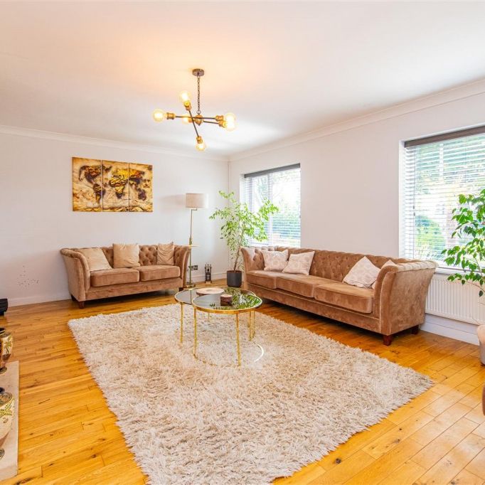 5 bed House - Detached To Let - Photo 1