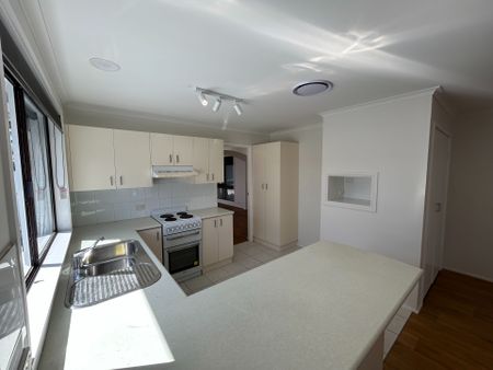 Coastal 4 Bed - 2 Bath, Outdoor Entertaining, Ducted Air - Photo 2