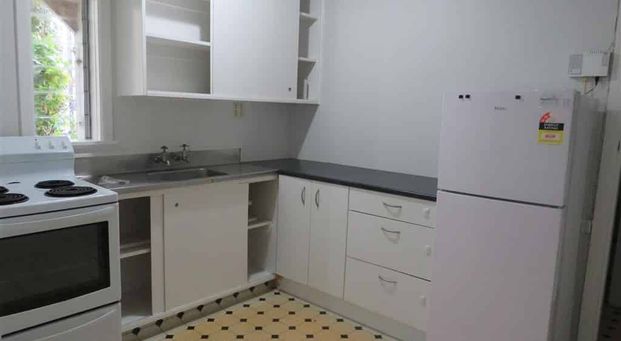 Studio Apartment - Photo 1