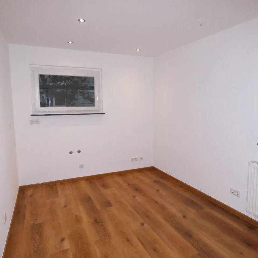 Renovierte 3-Zimmer-Wohnung im Dreifamilienhaus in gefragter Lage von Opladen - Photo 1