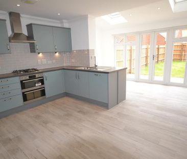 3 bedroom terraced house to rent - Photo 6