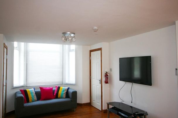 7 Bed Semi-Detached House, Moseley Road, M14 - Photo 1