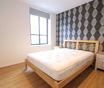 AVAILABLE 6TH JUNE! NORTHERN QUARTER LOCATION! Fully Furnished Two Double Bedroom, Two Bathroom Apartment at the Smithfield Buildings. - Photo 3