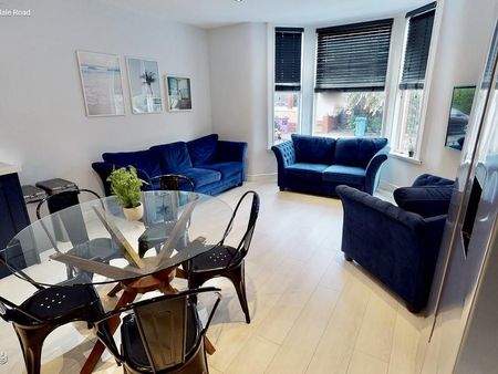 8 bedroom terraced house to rent - Photo 5