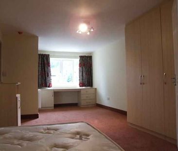 6 Bed Three Floor Flat- Deluxe - Photo 5