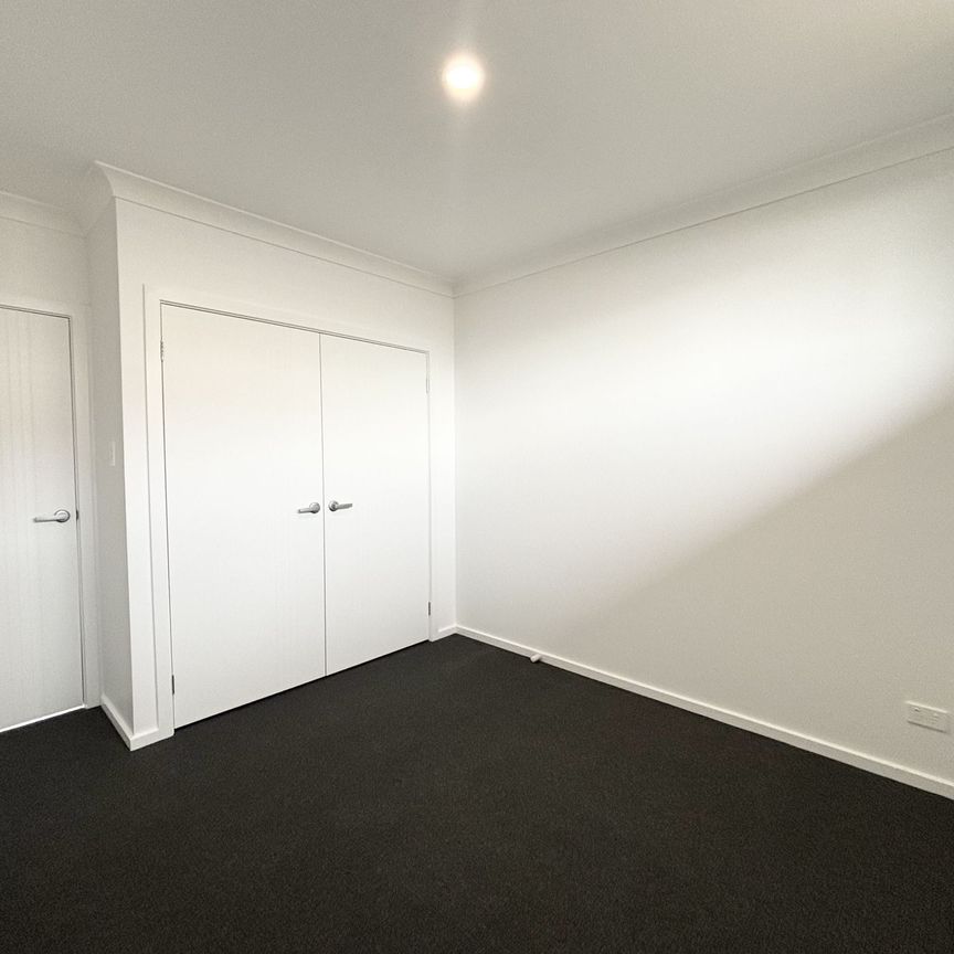 Modern Comfort & Style in a Prime Gledswood Hills Location - Photo 1