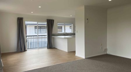Spacious 4 Bedroom Home in Brookfield - Photo 2