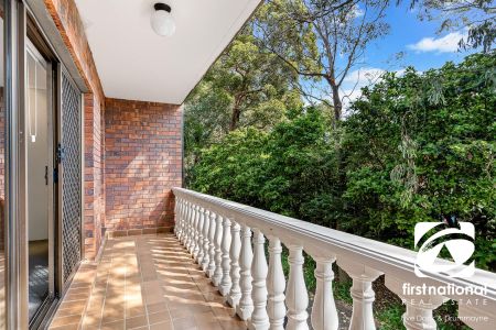 Spacious 2 Bedroom Townhouse with Double Garage - Photo 4