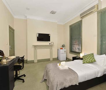 Room 5 (Non Ensuite) - Photo 4