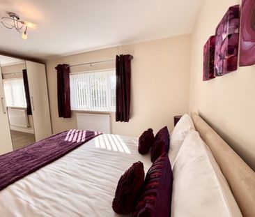 Lawnhurst Close, Cheadle Hulme, SK8 - Photo 3