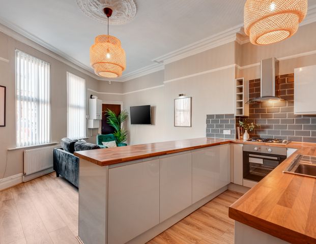 Smithdown Road - Photo 1