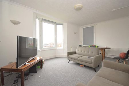4 bedroom end of terrace house to rent - Photo 4