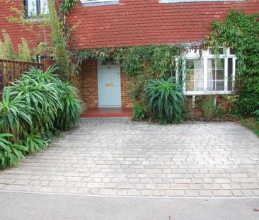 5 bedroom semi-detached house to rent - Photo 2