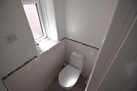 3 bedroom semi-detached house to rent - Photo 5