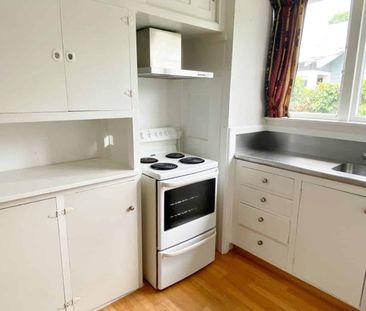 ST ALBANS - TWO BEDROOM HOME, HEATPUMP, SPACIOUS YARD - Photo 4