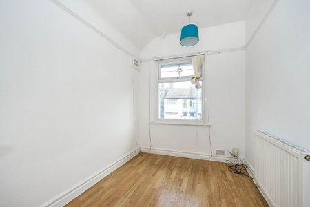 3 bedroom end of terrace house to rent - Photo 4