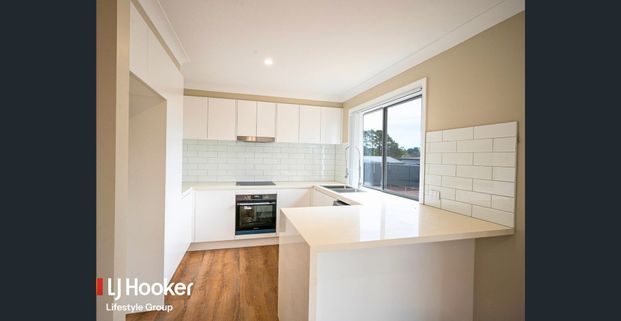 Comfort & Space – Moments from Bargo Station - Photo 1