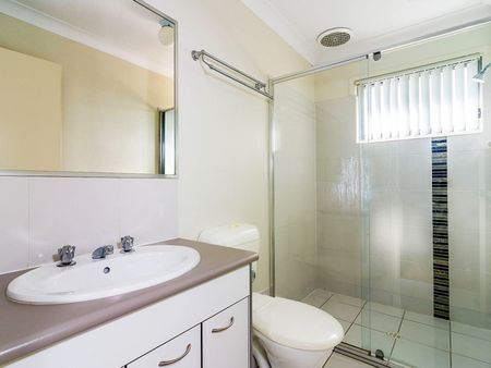 Modern Townhouse in Quiet Off Street Location - Photo 3