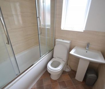 4 bedroom semi-detached house to rent - Photo 5