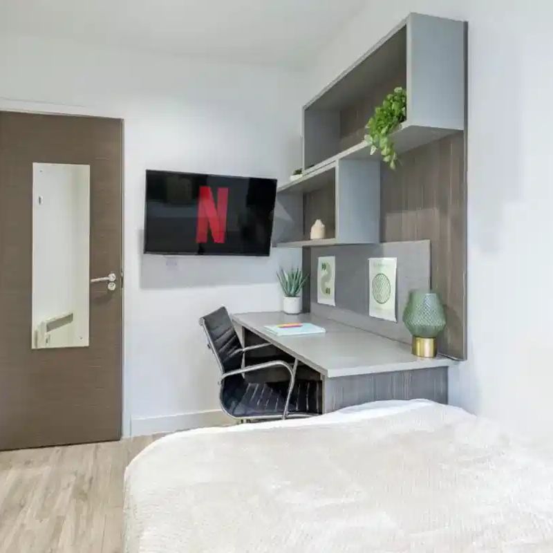 Classic 2 Bed Apartment - Photo 1