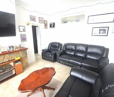 5 bedroom end of terrace house to rent - Photo 1