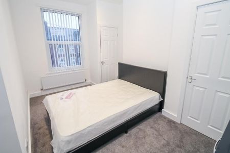 3 bedroom terraced house to rent - Photo 3