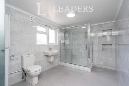 2 bedroom apartment to rent Commercial Road, SO15 - Photo 5