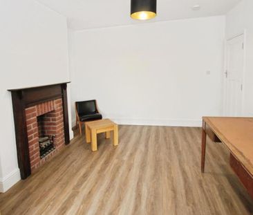 If you are looking to rent an en-suite room, in a modern 5 bedroom ... - Photo 2