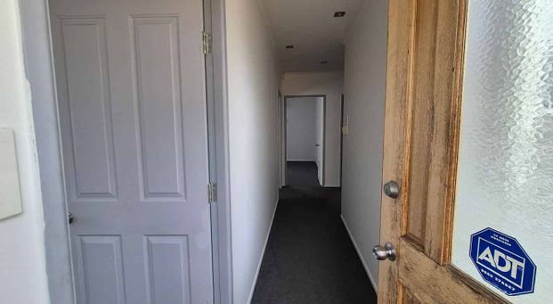 3 Bedroom Cosy Home in Mt Albert(Ready to move in) - Photo 1