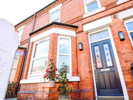 UK Award Winning, exceptionally high standard, design-led, immaculate, quiet but friendly & sociable shared home in prime location, close to Chester City Centre, transport, good shops and leisure. Room 3 - Photo 3