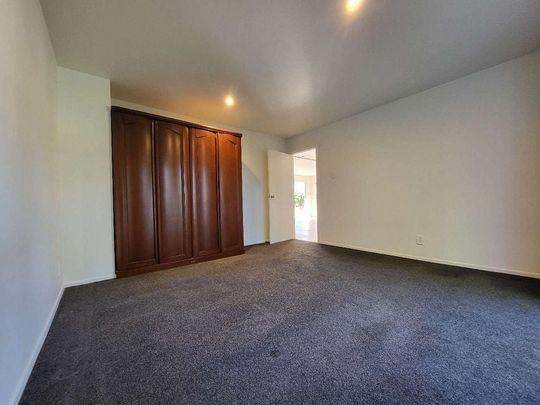 Bright and Modern 2-Bedroom Flat in Khandallah - Photo 1