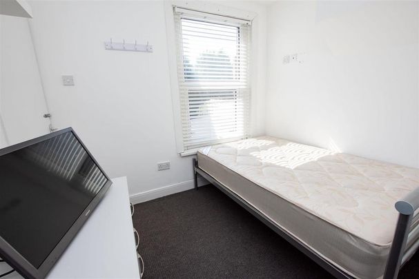 6 bedroom house to rent - Photo 1