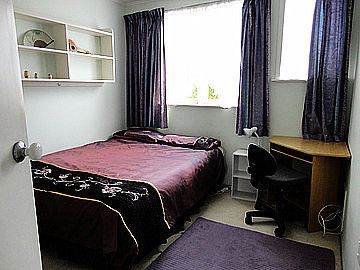 a bungalow home in a prime location - Photo 1