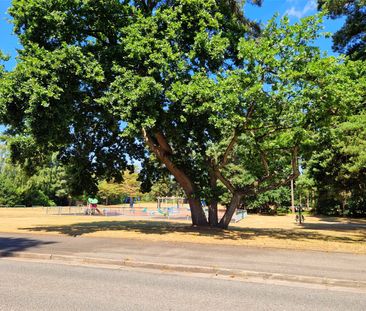 Queens Pine, Bracknell, Berkshire, RG12 - Photo 6