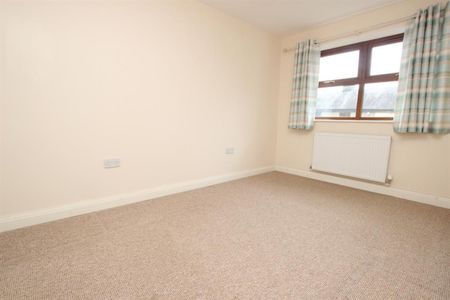 3 bedroom House To Let - Photo 2