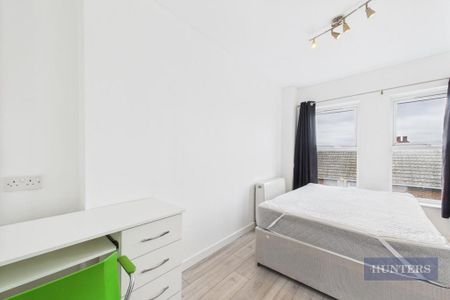 3 bedroom flat to rent - Photo 5