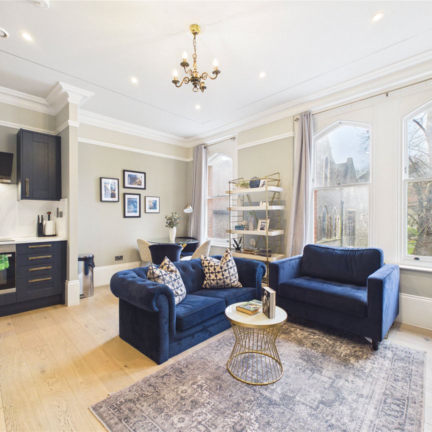 2 bedroom Flat in The Forbury, Reading - Photo 1