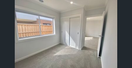 Charming Family Home in Serene Bonnie Brook Location - Photo 2