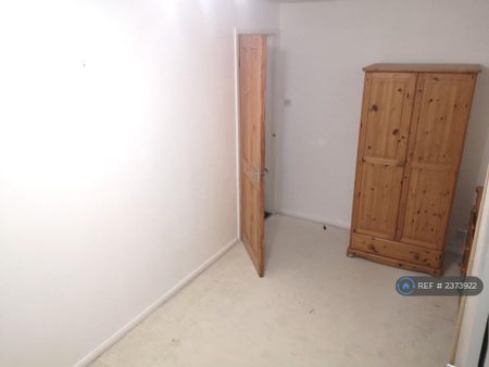 3 bedroom end of terrace house to rent - Photo 4