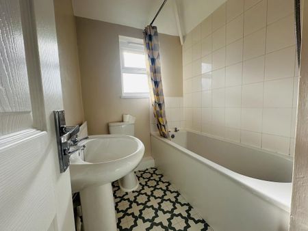 2 bedroom end of terrace house to rent - Photo 5